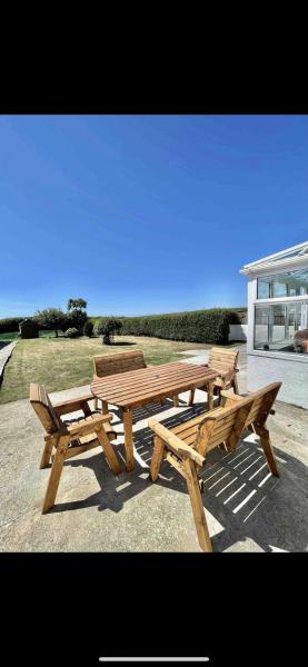 Country 3 bed FAMILY HOME with large conservatory